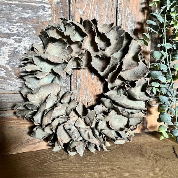Krans klein palm petal wreath old green wash.